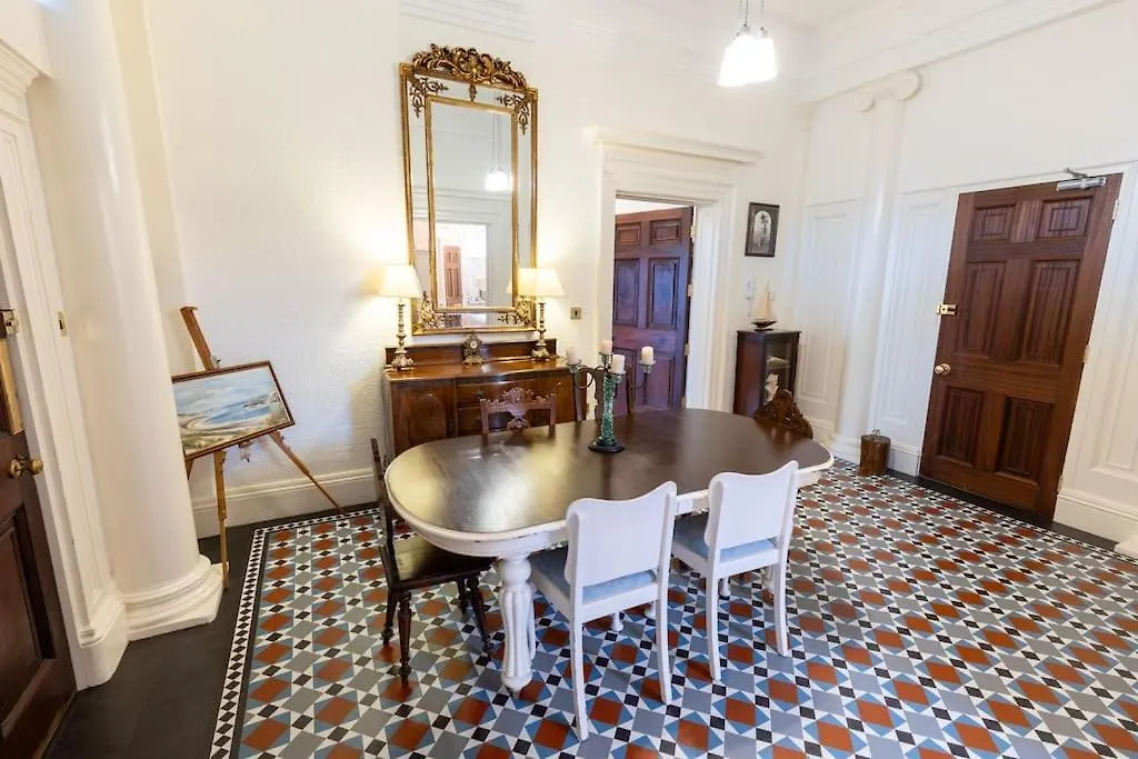 Сasa de vacaciones Luxury Nautical Large Apartment - 2 Bedroom - Whitby Centre - Free Private Parking