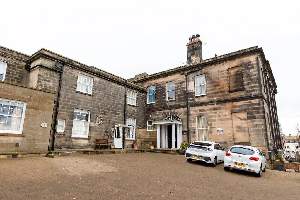 Luxury Nautical Large Apartment - 2 Bedroom - Whitby Centre - Free Private Parking