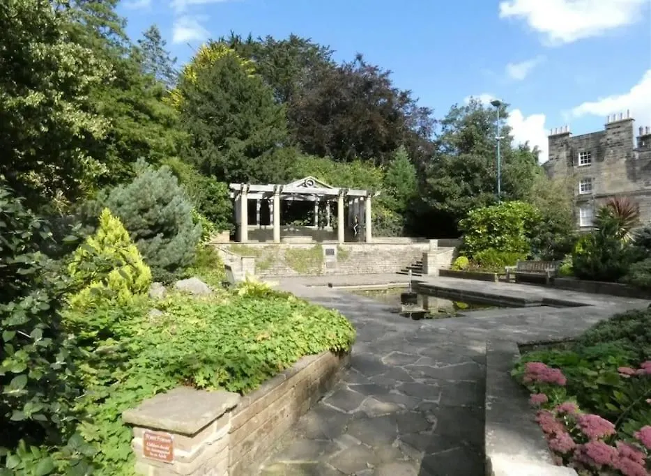 Luxury Nautical Large Apartment - 2 Bedroom - Whitby Centre - Free Private Parking