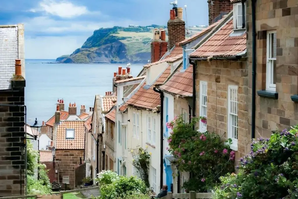 Сasa de vacaciones Luxury Nautical Large Apartment - 2 Bedroom - Whitby Centre - Free Private Parking