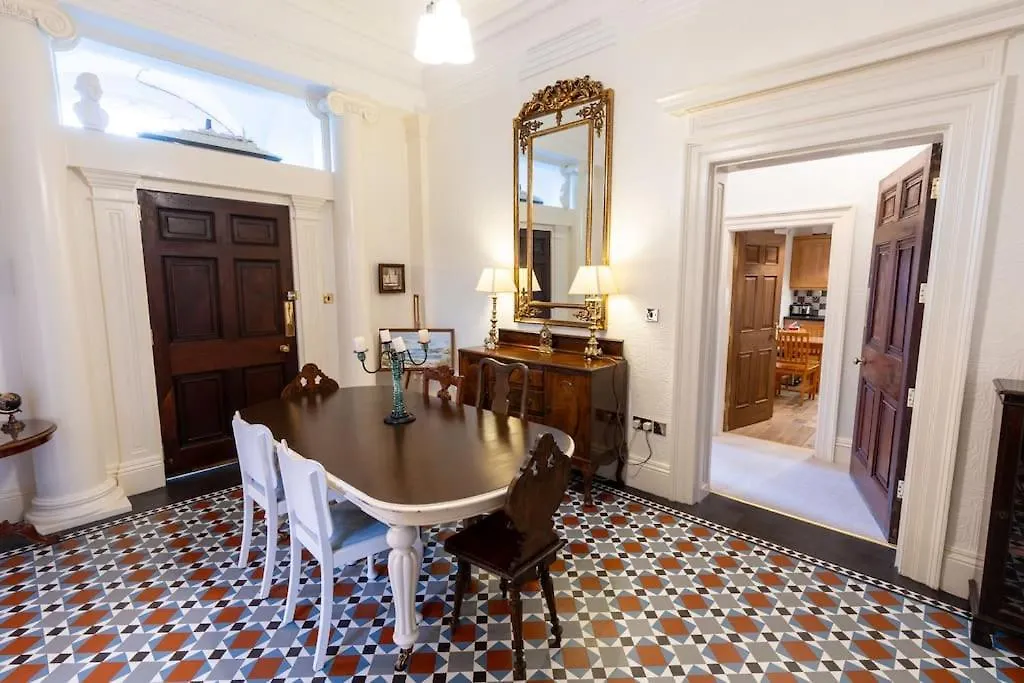 Luxury Nautical Large Apartment - 2 Bedroom - Whitby Centre - Free Private Parking Сasa de vacaciones