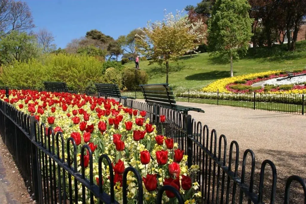 Luxury Nautical Large Apartment - 2 Bedroom - Whitby Centre - Free Private Parking 0*,  Reino Unido